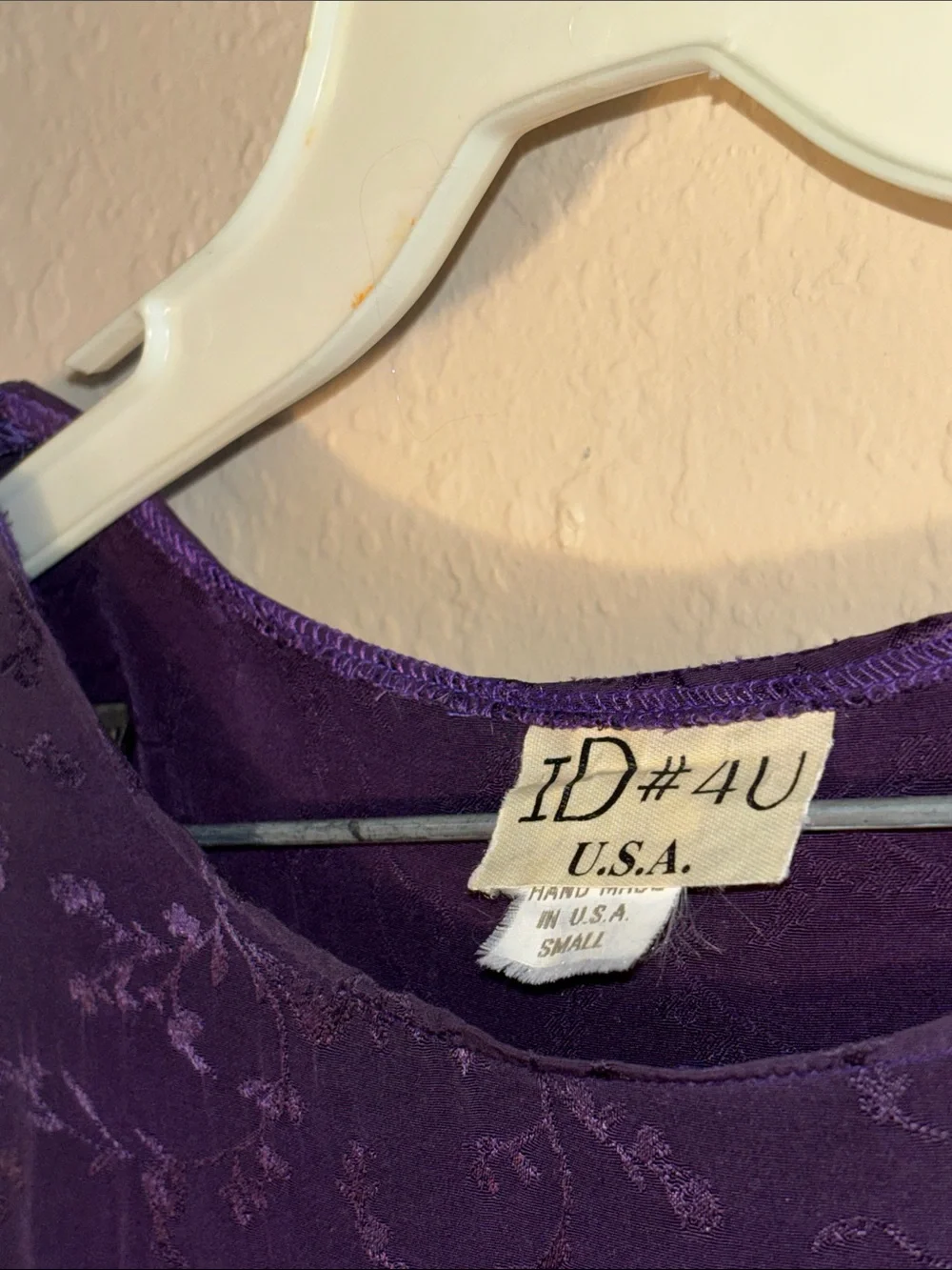 EUC VINTAGE two-piece matching set from the brand ID 4 U, featuring a long-sleev